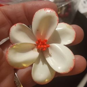 Vintage enamel brooch/pin